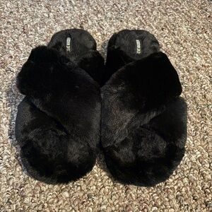 Black Slippers with Plush Faux Fur